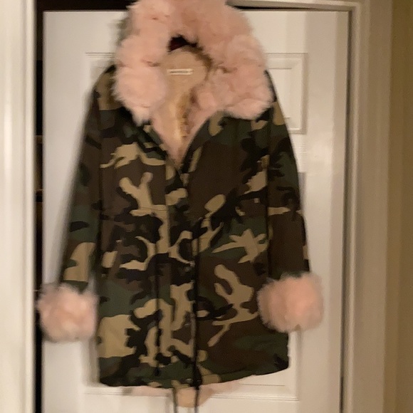 Roiii  NWT Camo Winter Parka Loose fitting Faux Fur coat size small - Picture 2 of 9